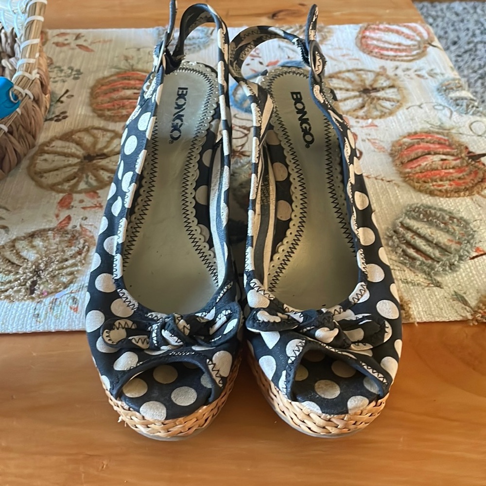 Bingo Polka Dot Wedges